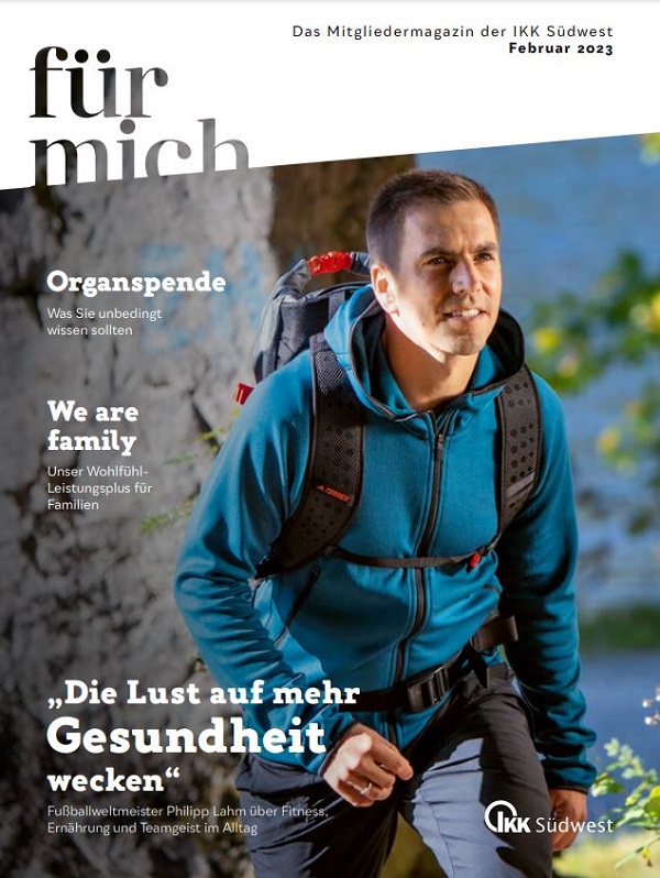 Titelbild mit Fußballweltmeister Philipp Lahm beim Wandern