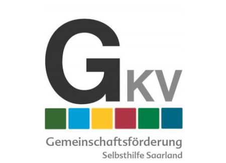 Logo mit großem schwarzen G und grauem kv über fünf farbigen Quadraten (blau, grün, gelb, rot, grün). Text darunter lautet Gemeinschaftsförderung Selbsthilfe Saarland.