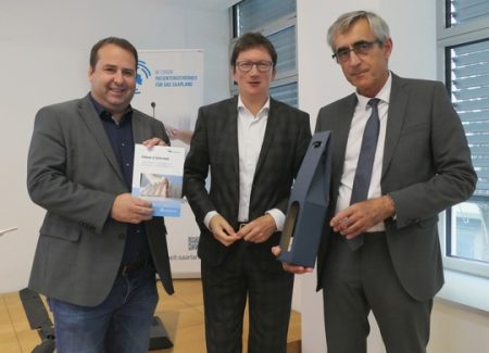Die Sprecher des Netzwerkes Patientensicherheit, Dr. Josef Mischo (r.), Professor Jörg Loth (Mitte) und Gesundheitsminister Dr. Magnus Jung